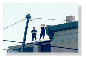 Secret Service personnel on rooftop (photo by Sandy Jones)
